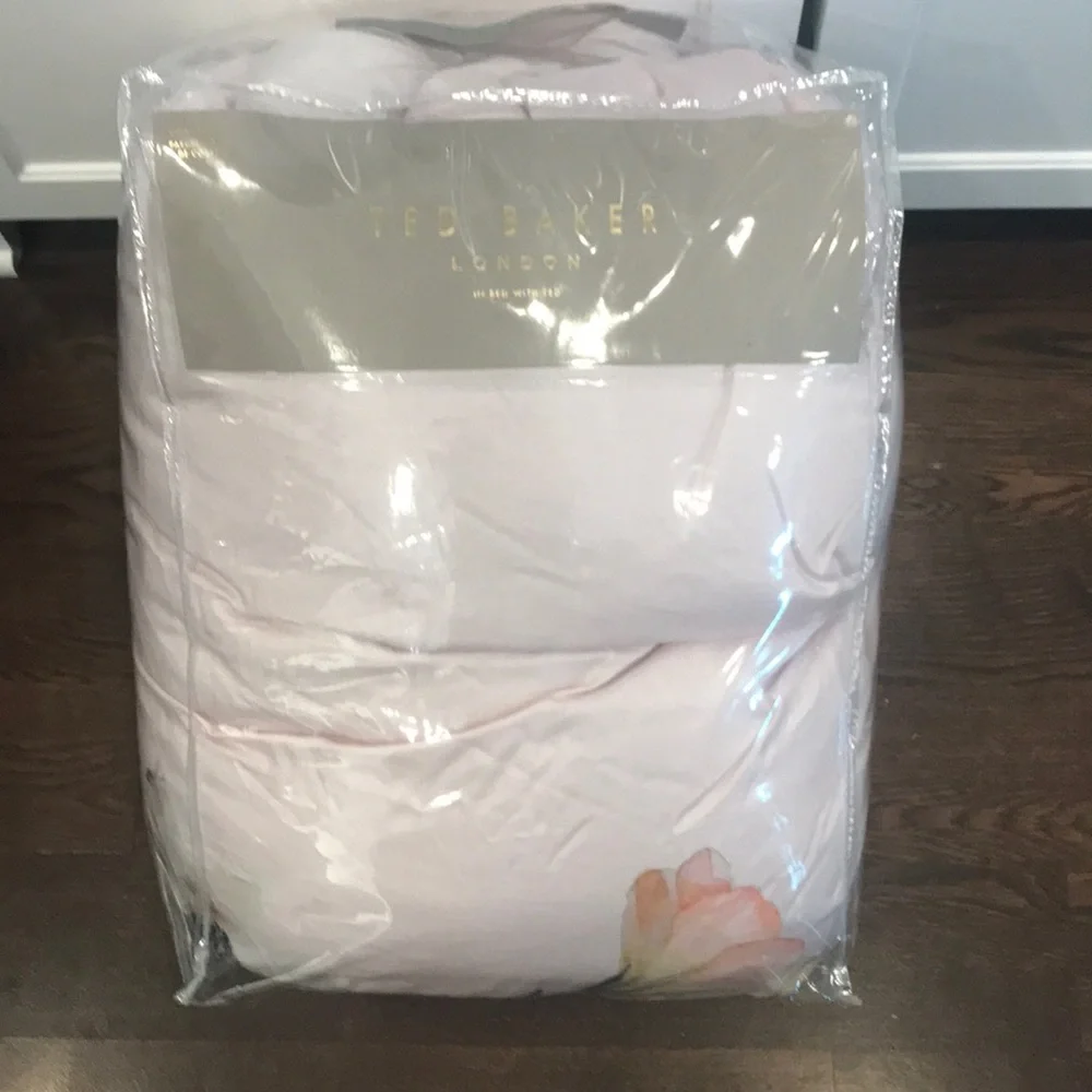 Ted Baker London NEW Elegant Bedding Collection Twin Size
